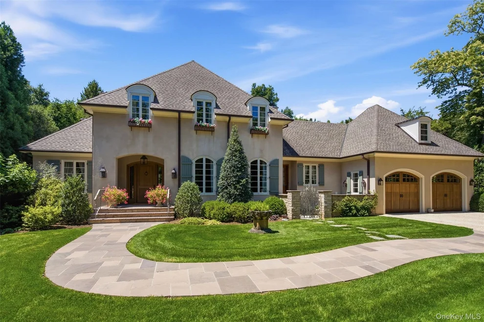 Unit for sale at 5 Puritan Place, Huntington, NY 11743