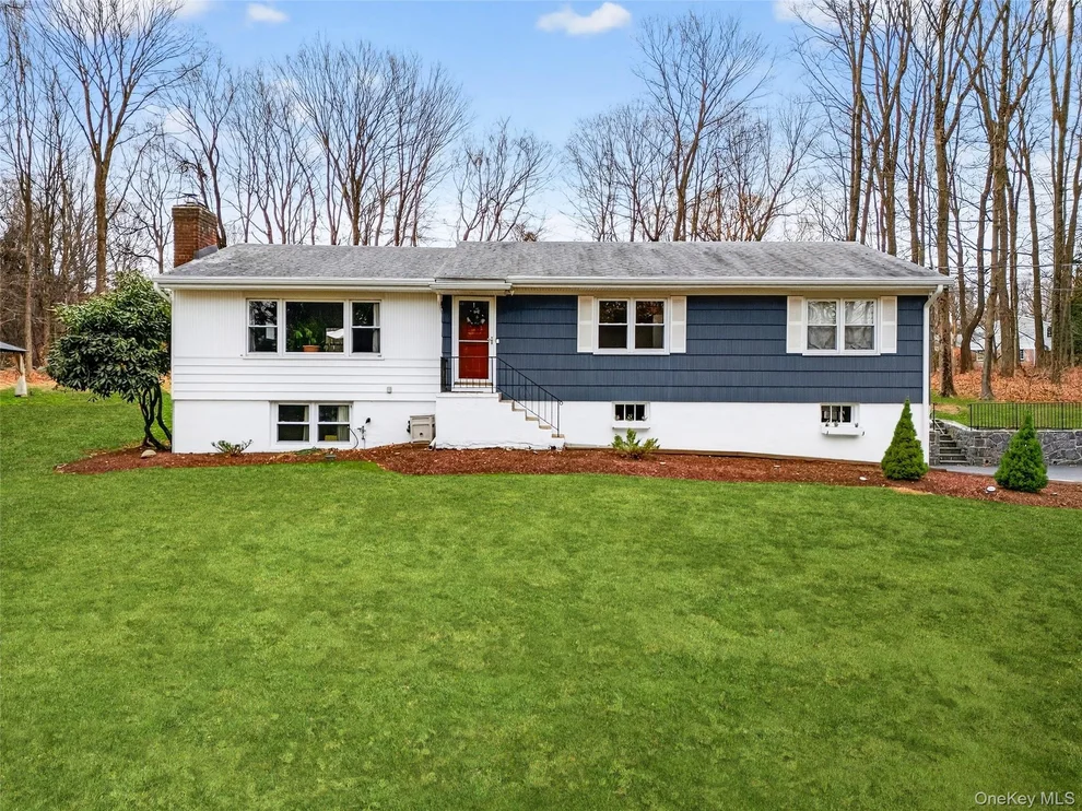 Unit for sale at 6 Ichabod Lane, New Castle, NY 10562