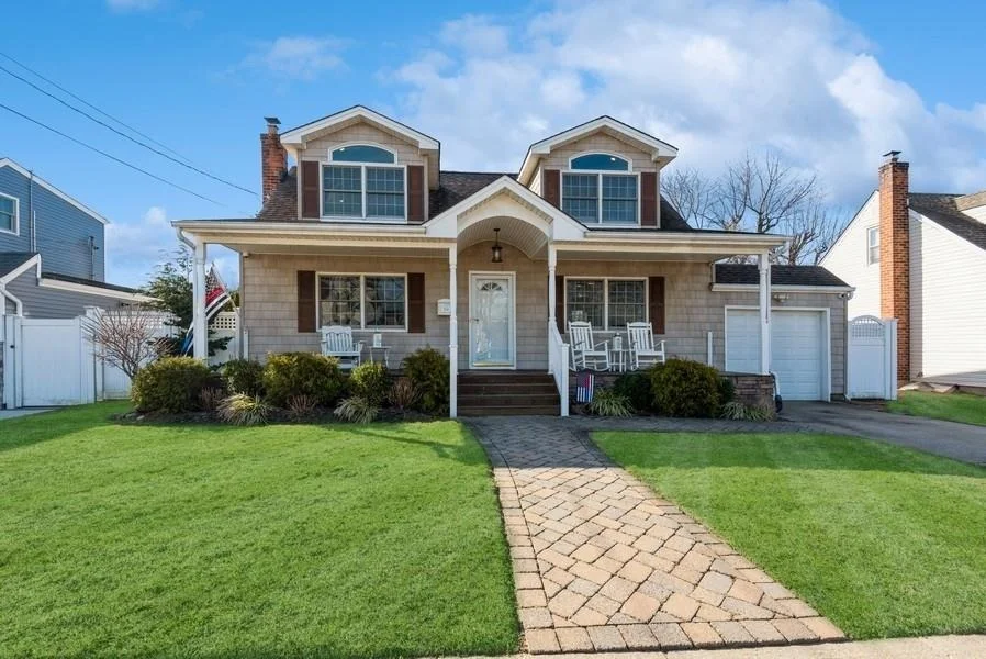 Unit for sale at 254 N Elm Street, Oyster Bay, NY 11758