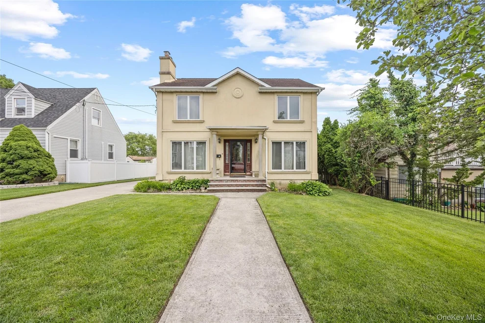 Unit for sale at 65 Netherwood Drive, North Hempstead, NY 11507