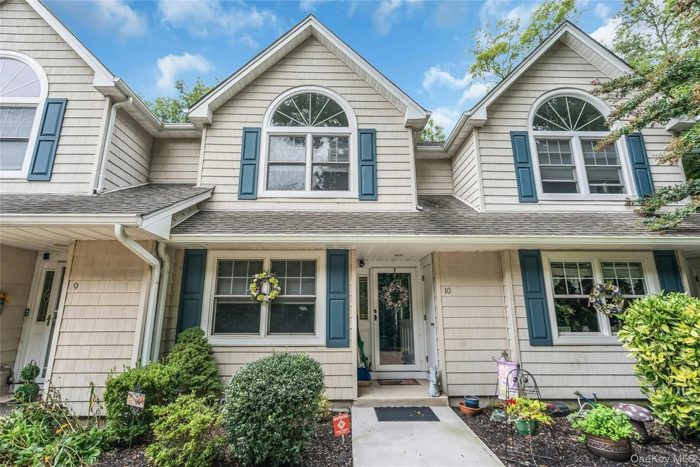 Unit for sale at 176 Merrick Road, Babylon, NY 11701