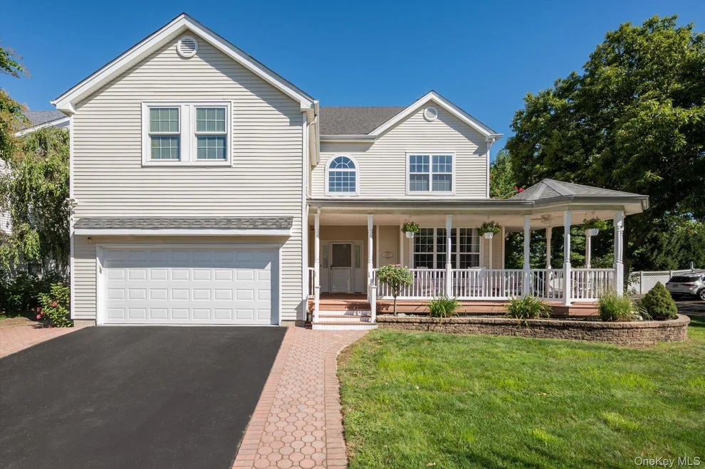 Unit for sale at 100 Coverly Place, Huntington, NY 11747