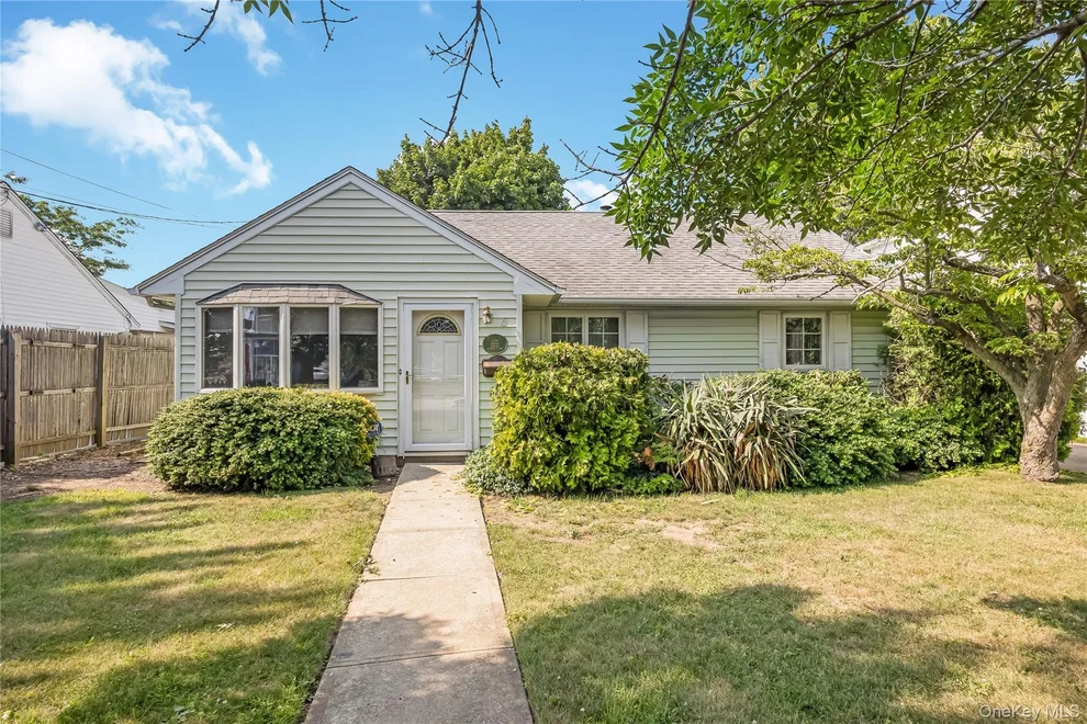 Unit for sale at 6 Island Street, Oyster Bay, NY 11803