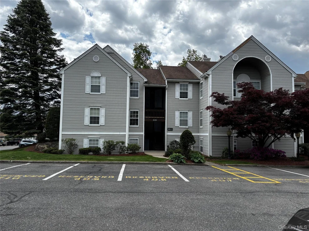 Unit for sale at 1155 Washington Green, New Windsor, NY 12553