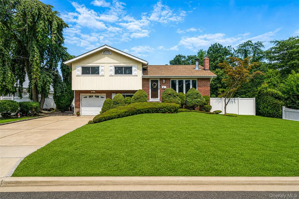 Unit for sale at 41 Orchard Street, Oyster Bay, NY 11735