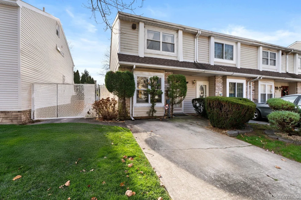 Unit for sale at 50 Caswell Lane, New York, NY 10314