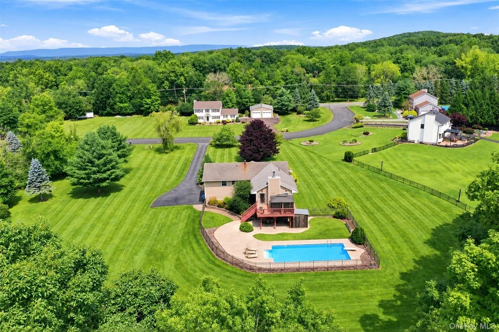 Unit for sale at 13 James Wilkinson Road, New Windsor, NY 12575