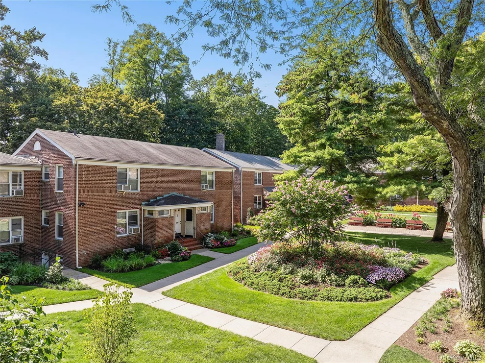 Unit for sale at 44 Edwards Street, North Hempstead, NY 11577