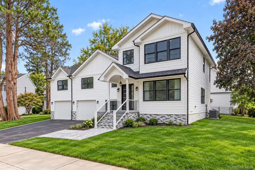 Unit for sale at 2 CIRCLE Drive, Oyster Bay, NY 11791
