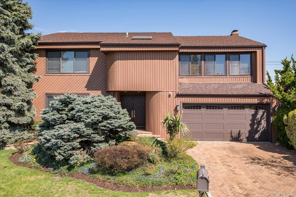 Unit for sale at 25 Princeton Drive, Oyster Bay, NY 11791