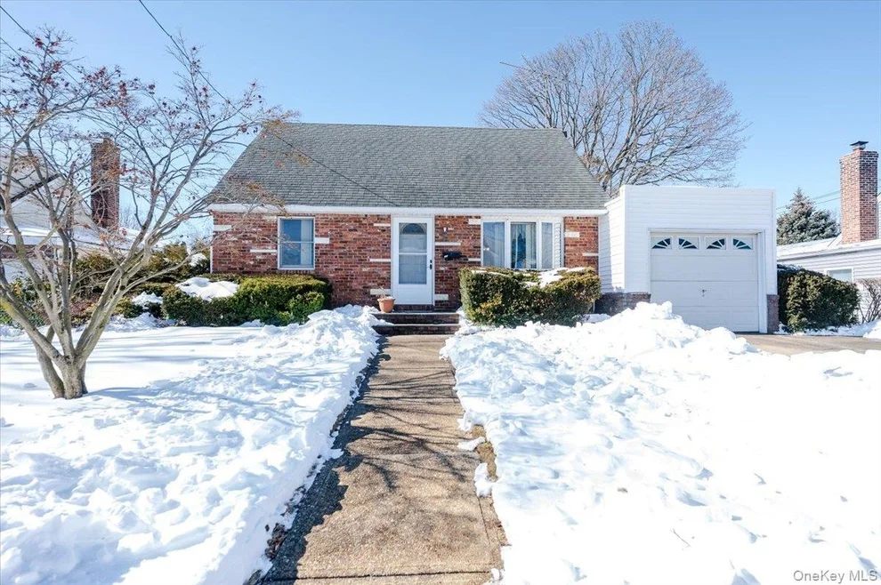 Unit for sale at 619 Franklin Avenue, Oyster Bay, NY 11758