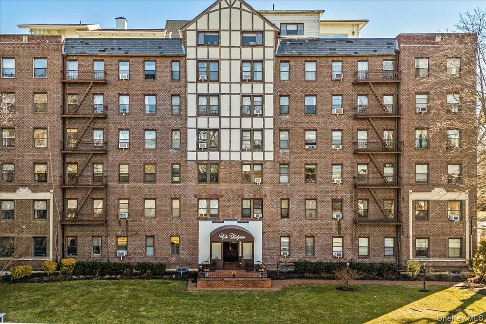 Unit for sale at 37 Brompton Road, North Hempstead, NY 11021
