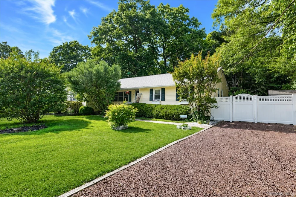 Unit for sale at 20 Loretta Court, Brookhaven, NY 11727