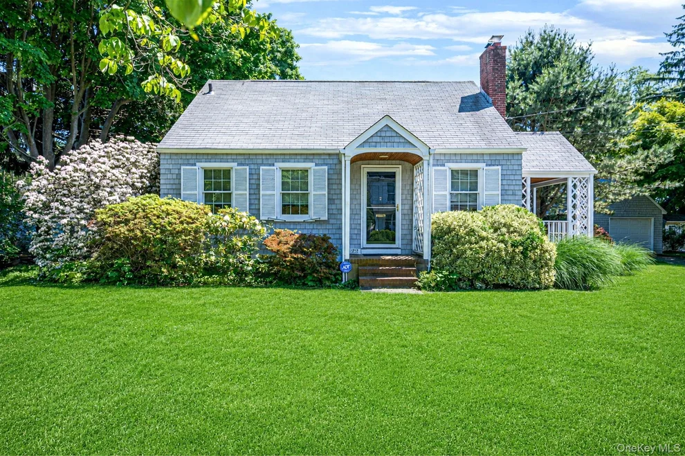 Unit for sale at 22 Lawrence Street, Huntington, NY 11740