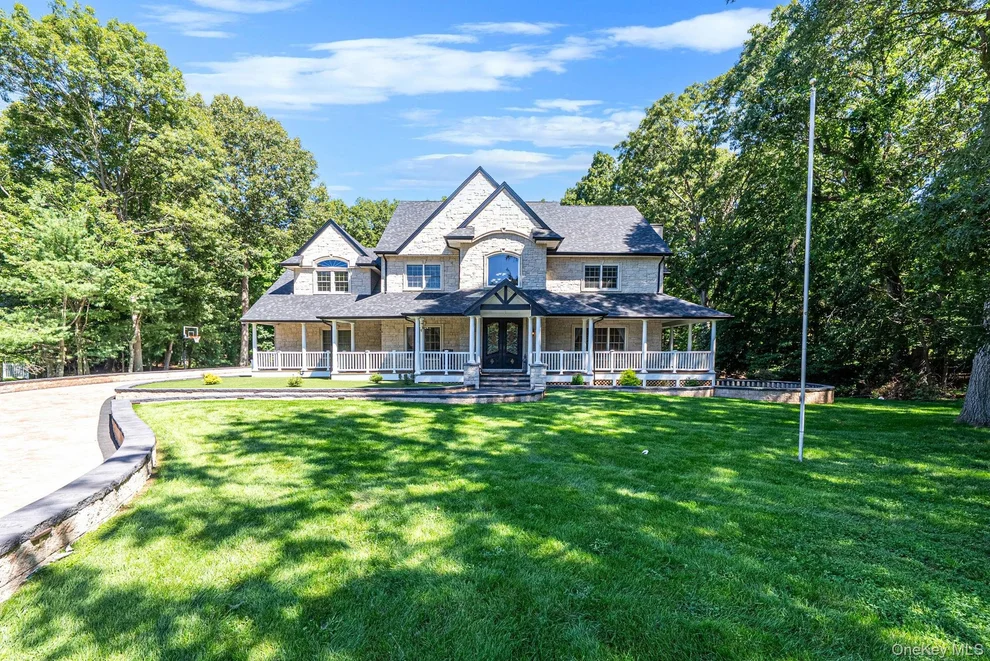 Unit for sale at 3 Dionne Court, Huntington, NY 11768