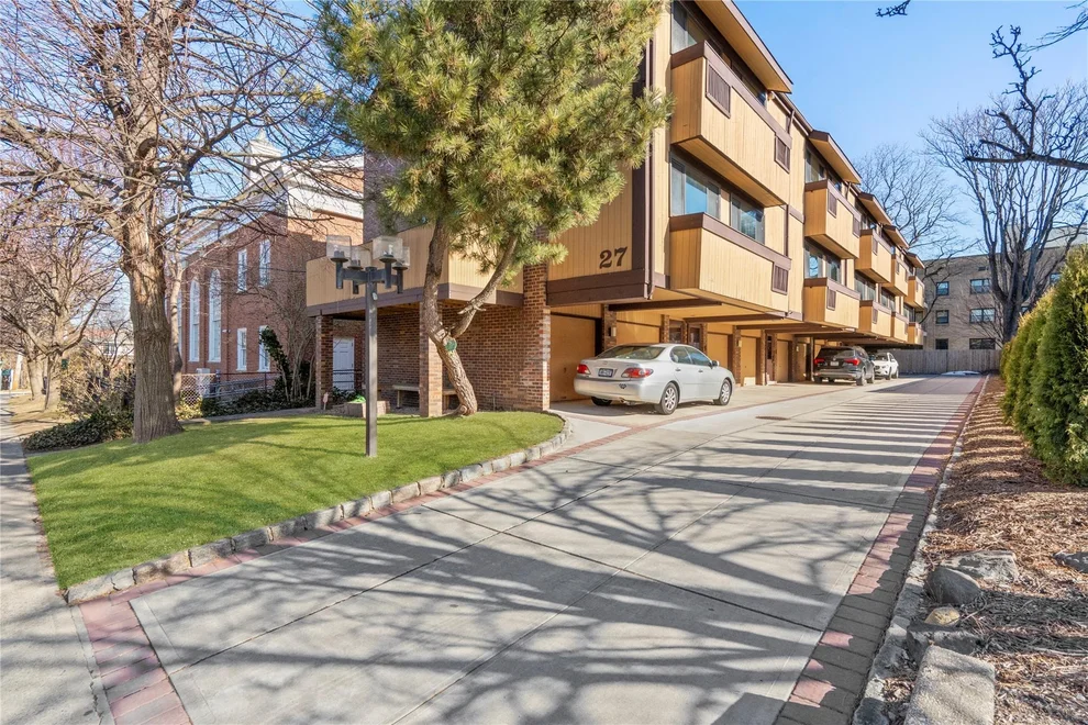 Unit for sale at 27 Bond Street, North Hempstead, NY 11021