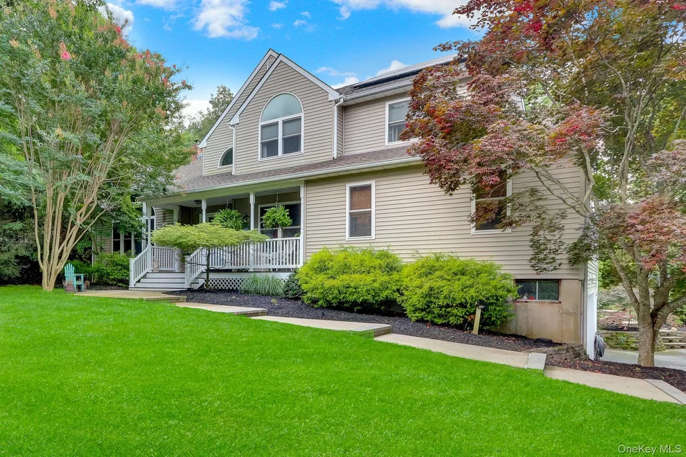 Unit for sale at 4 Apple Lane, Riverhead, NY 11792