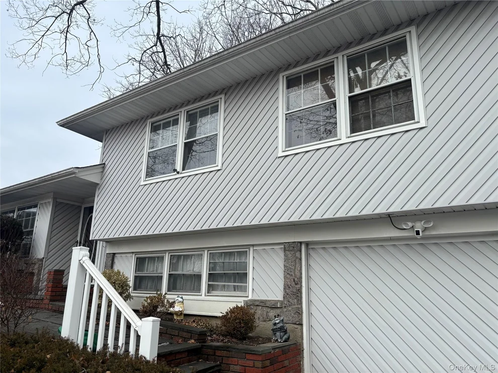 Unit for sale at 31 Seton Court, Oyster Bay, NY 11804