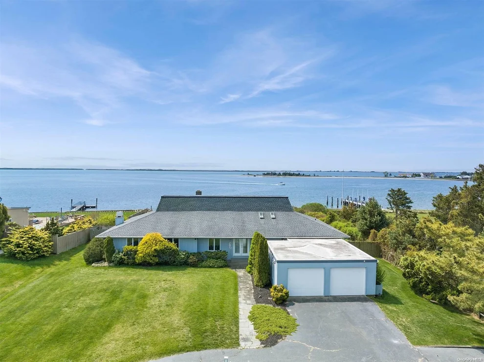 Unit for sale at 41 Oak Lane, Southampton, NY 11946