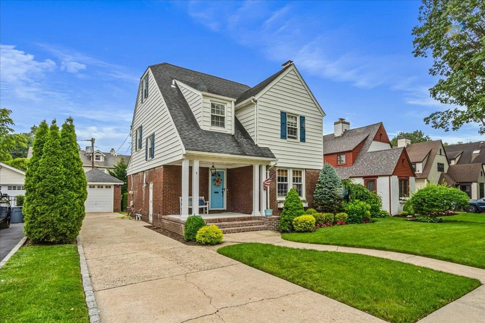 Unit for sale at 9 Brixton Road, Hempstead, NY 11530