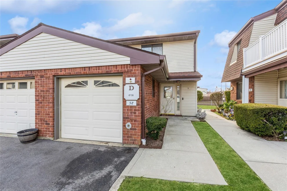 Unit for sale at 58 Cambridge Drive W, Babylon, NY 11726