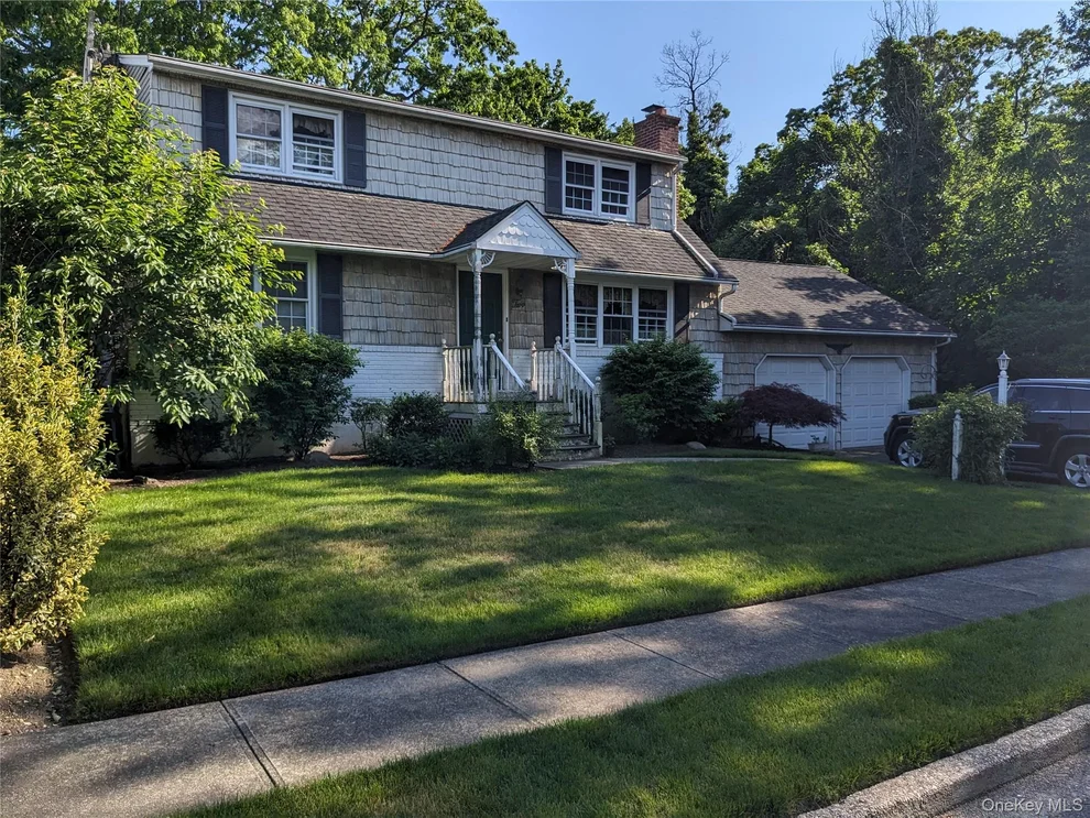 Unit for sale at 2 Rhode Island Avenue, Oyster Bay, NY 11758