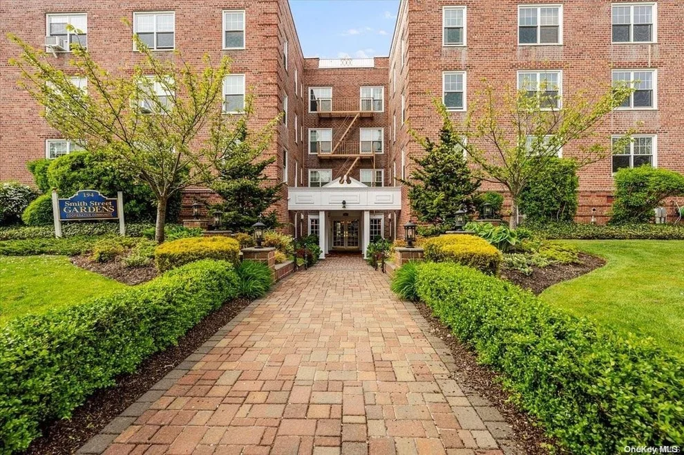 Unit for sale at 194 Smith Street, Hempstead, NY 11520