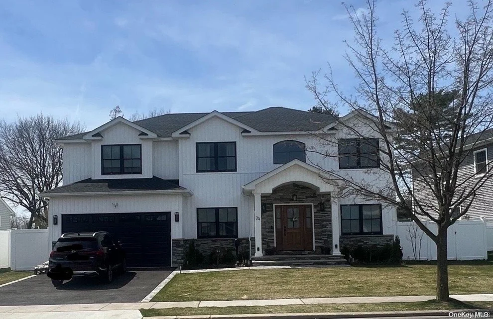 Unit for sale at 41 Avoca Avenue, Oyster Bay, NY 11762