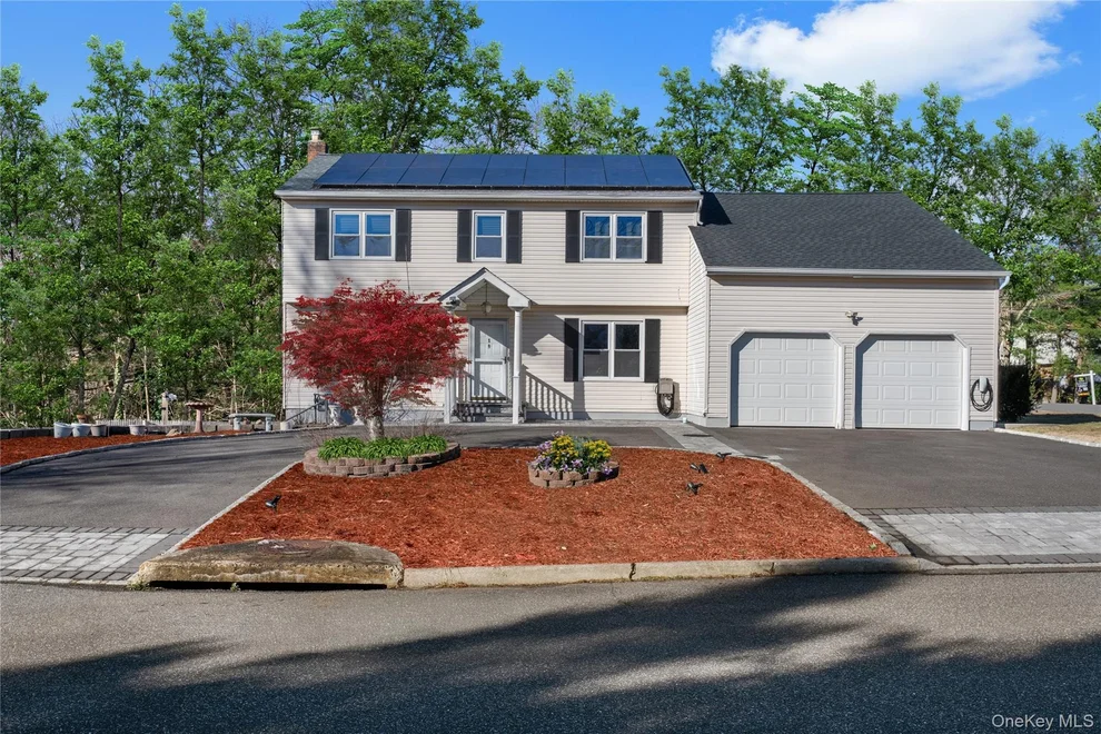 Unit for sale at 1 Lange Court, Huntington, NY 11747