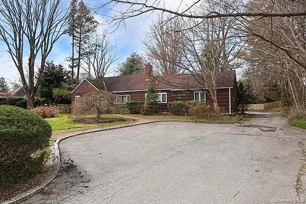 Unit for sale at 45 Weir Lane, Oyster Bay, NY 11560