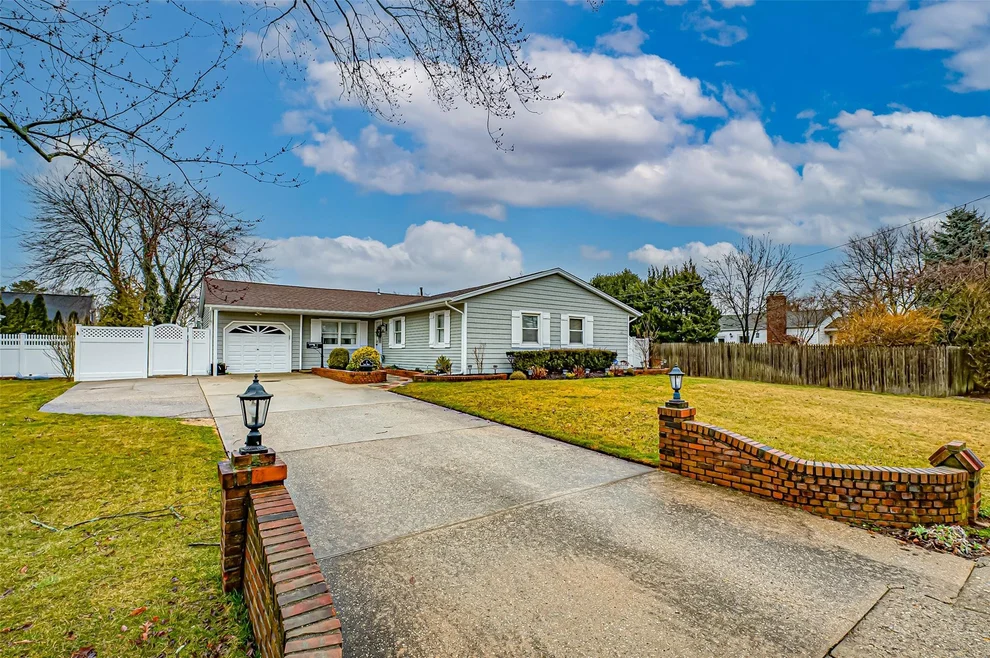 Unit for sale at 7 Loop Drive, Islip, NY 11782