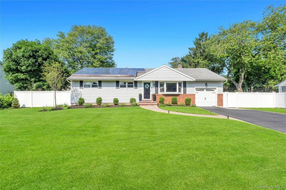 Unit for sale at 5 Shaftsbury Lane, Huntington, NY 11747