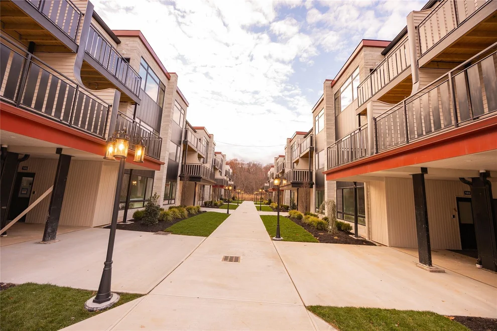 Unit for sale at 10 Crest Court, Ramapo, NY 10952