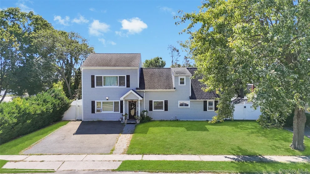 Unit for sale at 6 Regal Lane, Hempstead, NY 11756