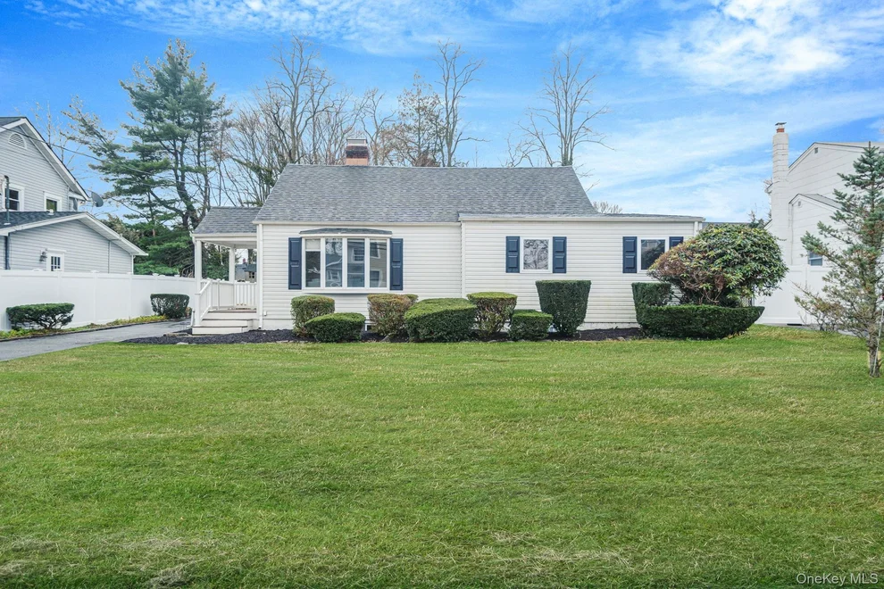 Unit for sale at 8 Florence Court, Huntington, NY 11746
