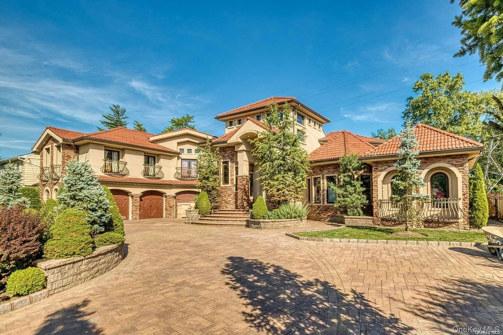 Unit for sale at 959 S End Road, Hempstead, NY 11598