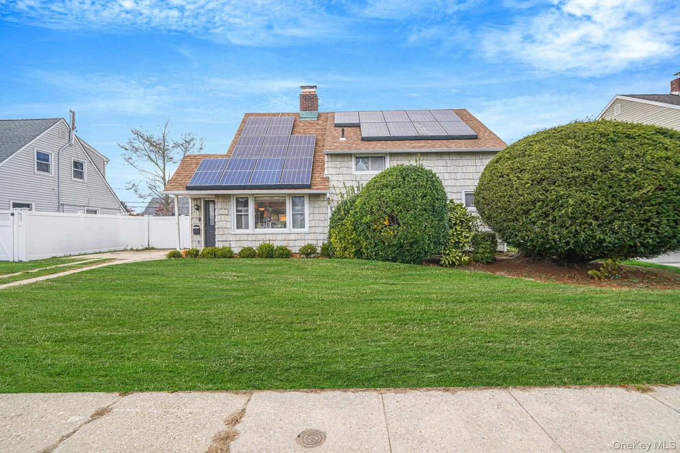 Unit for sale at 18 Chickadee Lane, Hempstead, NY 11756