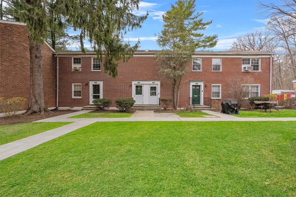 Unit for sale at 7 Fieldstone Drive, Greenburgh, NY 10530