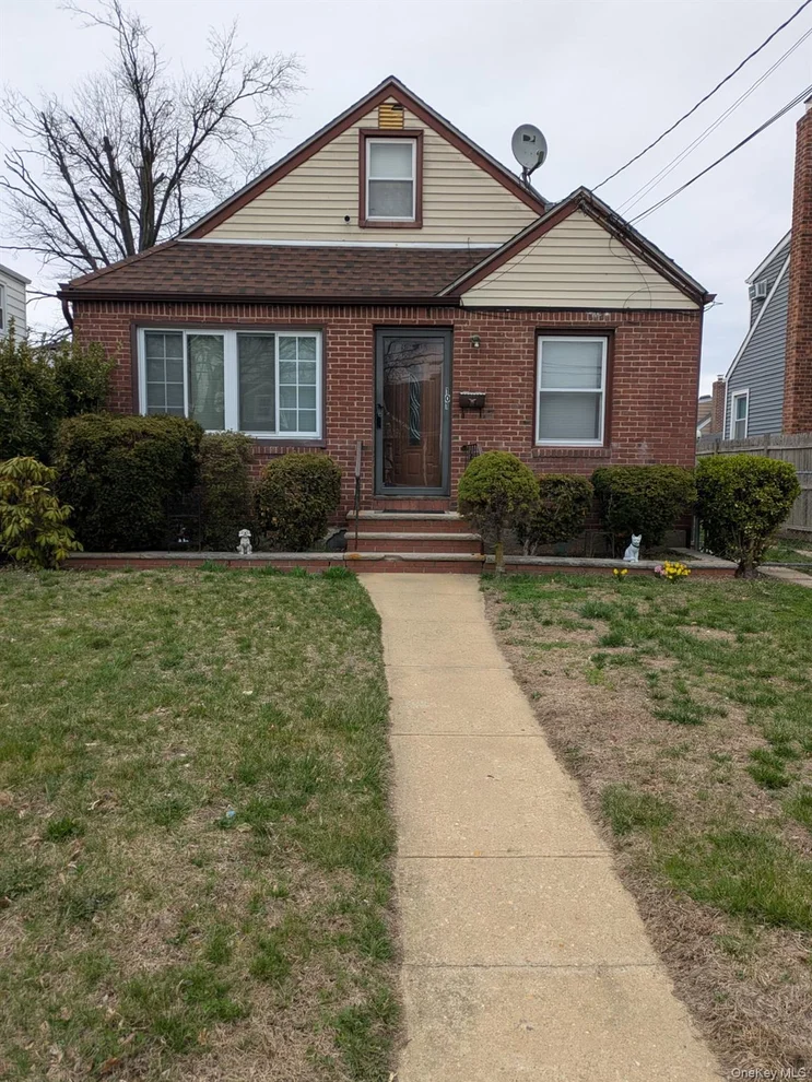 Unit for sale at 101 Ruxton Street, Hempstead, NY 11553