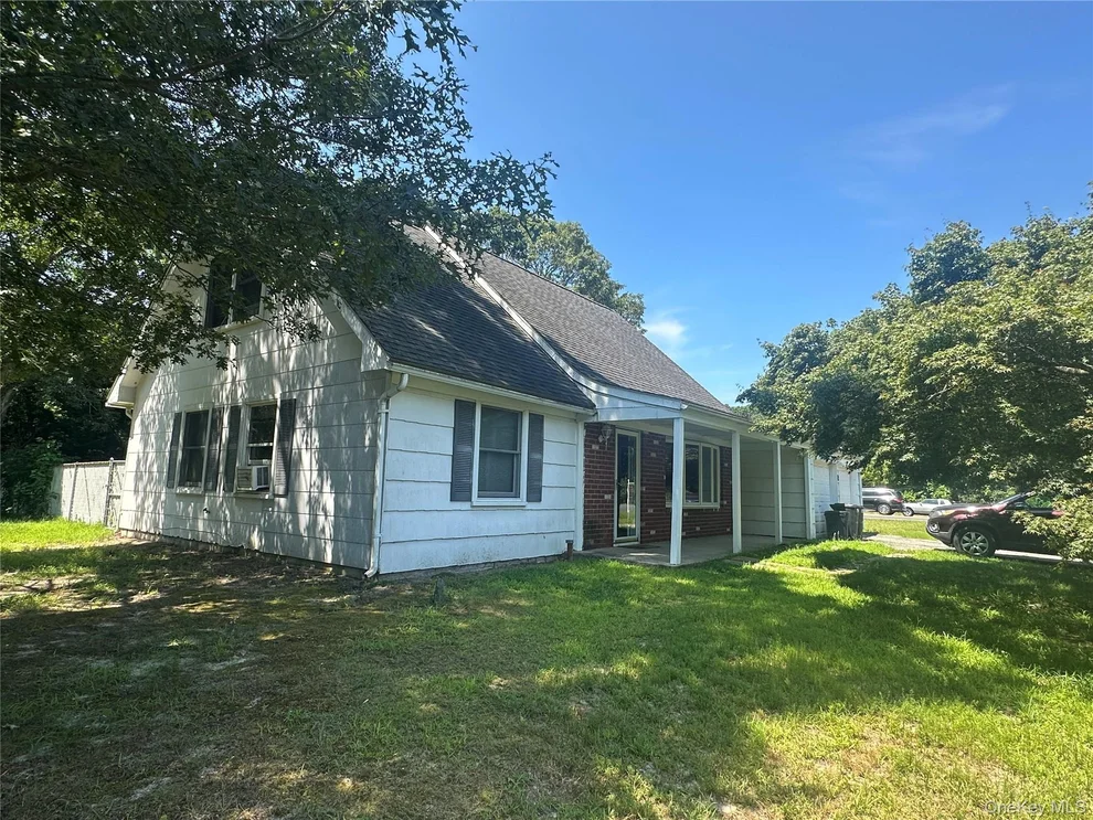 Unit for sale at 2 Hamilton Court, Brookhaven, NY 11727