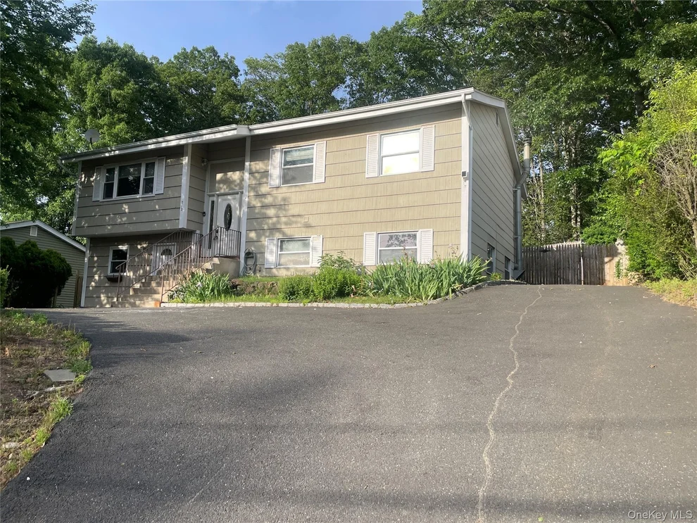 Unit for sale at 712 Manette Lane, Clarkstown, NY 10989