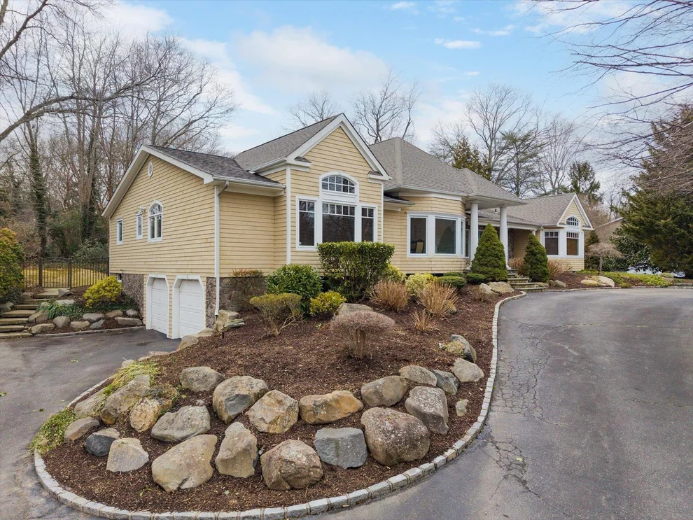 Unit for sale at 4 Threepence Drive, Huntington, NY 11747