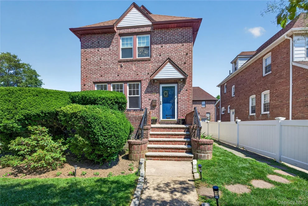 Unit for sale at 49 Bixley Heath, Hempstead, NY 11563