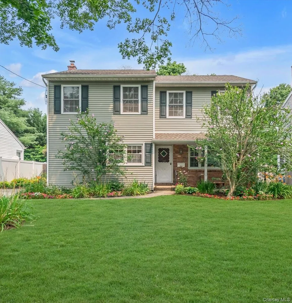 Unit for sale at 202B 1st Street, Huntington, NY 11731