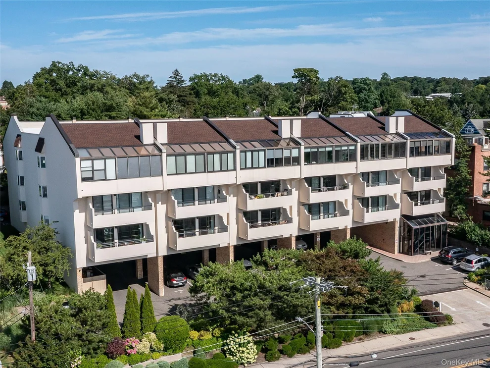 Unit for sale at 372 Main Street, North Hempstead, NY 11050