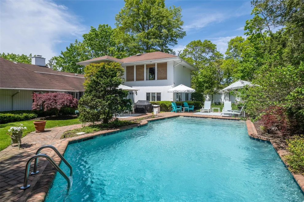 Unit for sale at 94 Schoolhouse Lane, North Hempstead, NY 11577