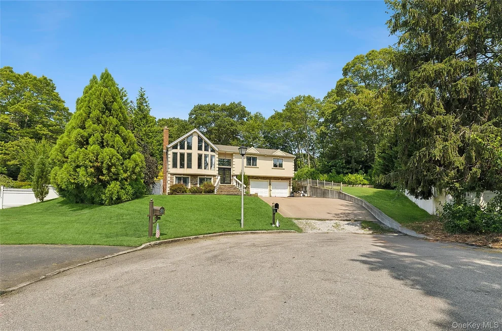 Unit for sale at 8 Hayes Street, Smithtown, NY 11767