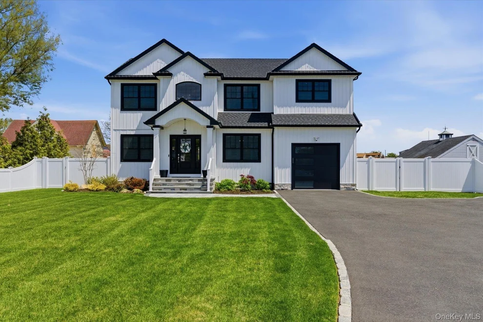 Unit for sale at 240 Clocks Boulevard, Oyster Bay, NY 11758
