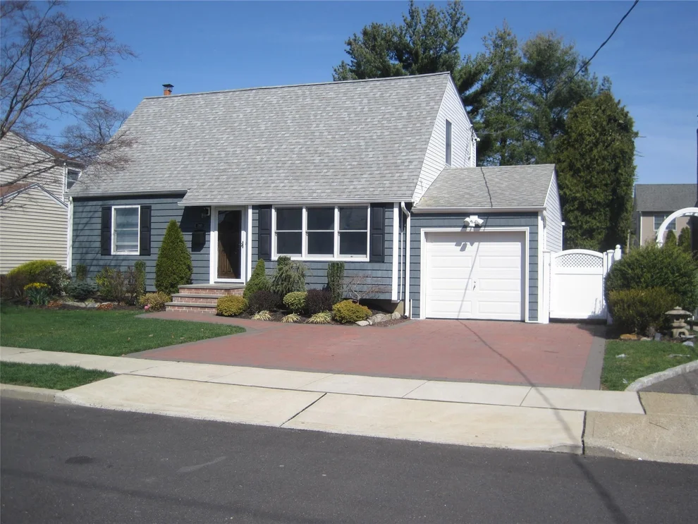 Unit for sale at 3865 New York Avenue, Hempstead, NY 11783