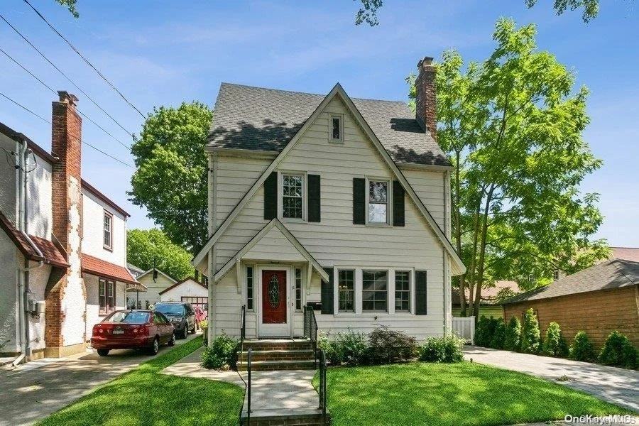 Unit for sale at 11 Primrose Avenue, Hempstead, NY 11001